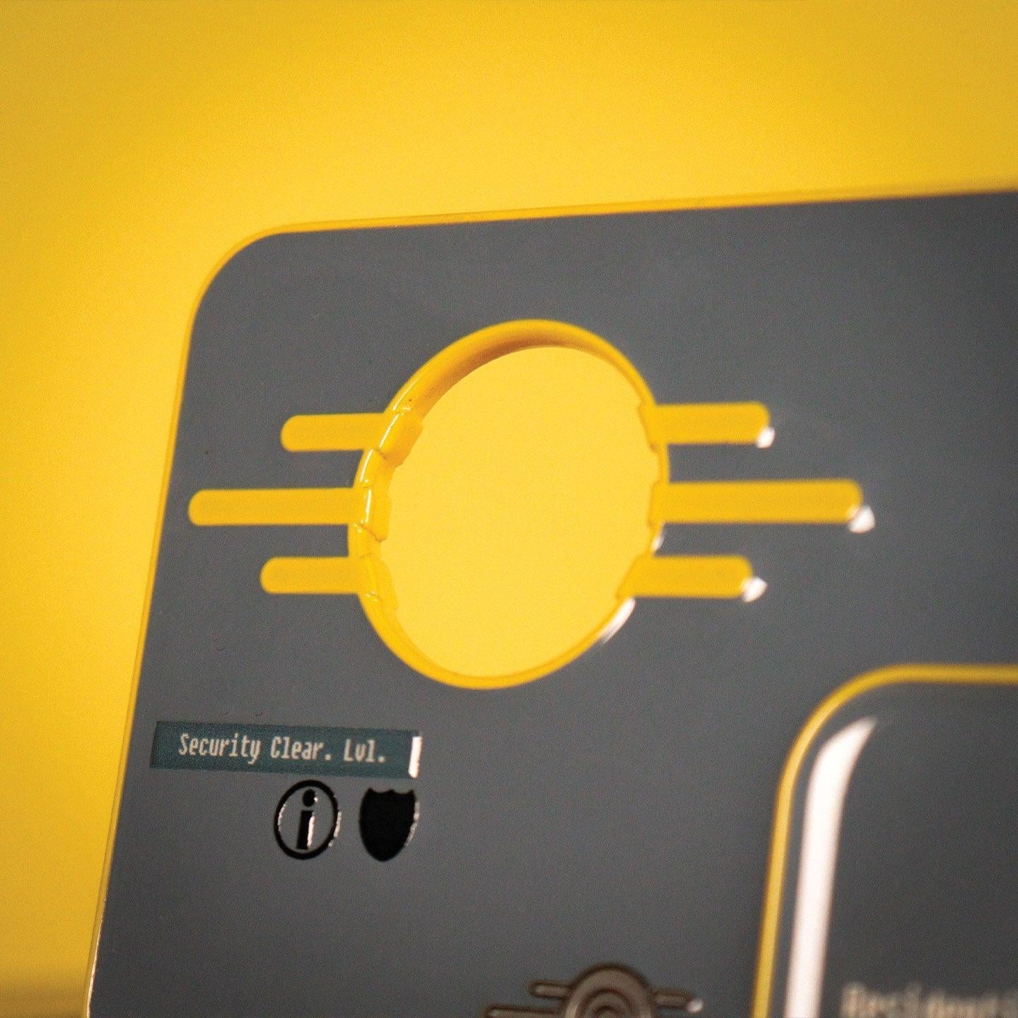 Fallout 4 - Vault 111 Limited Edition Security Keycard - Replica - Image 8